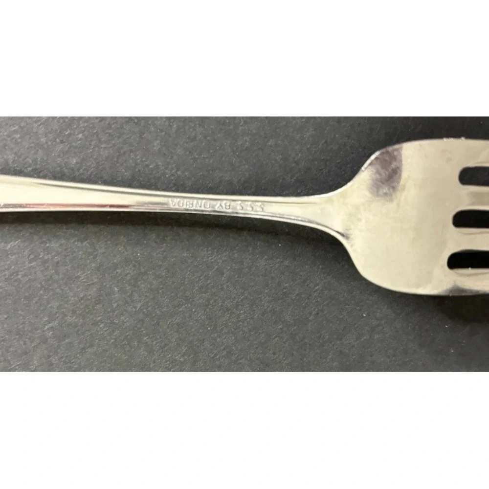 4 Oneida Maestro St. Leger Pieces 1 Dinner Fork 2 Salad Forks 1 Tablespoon